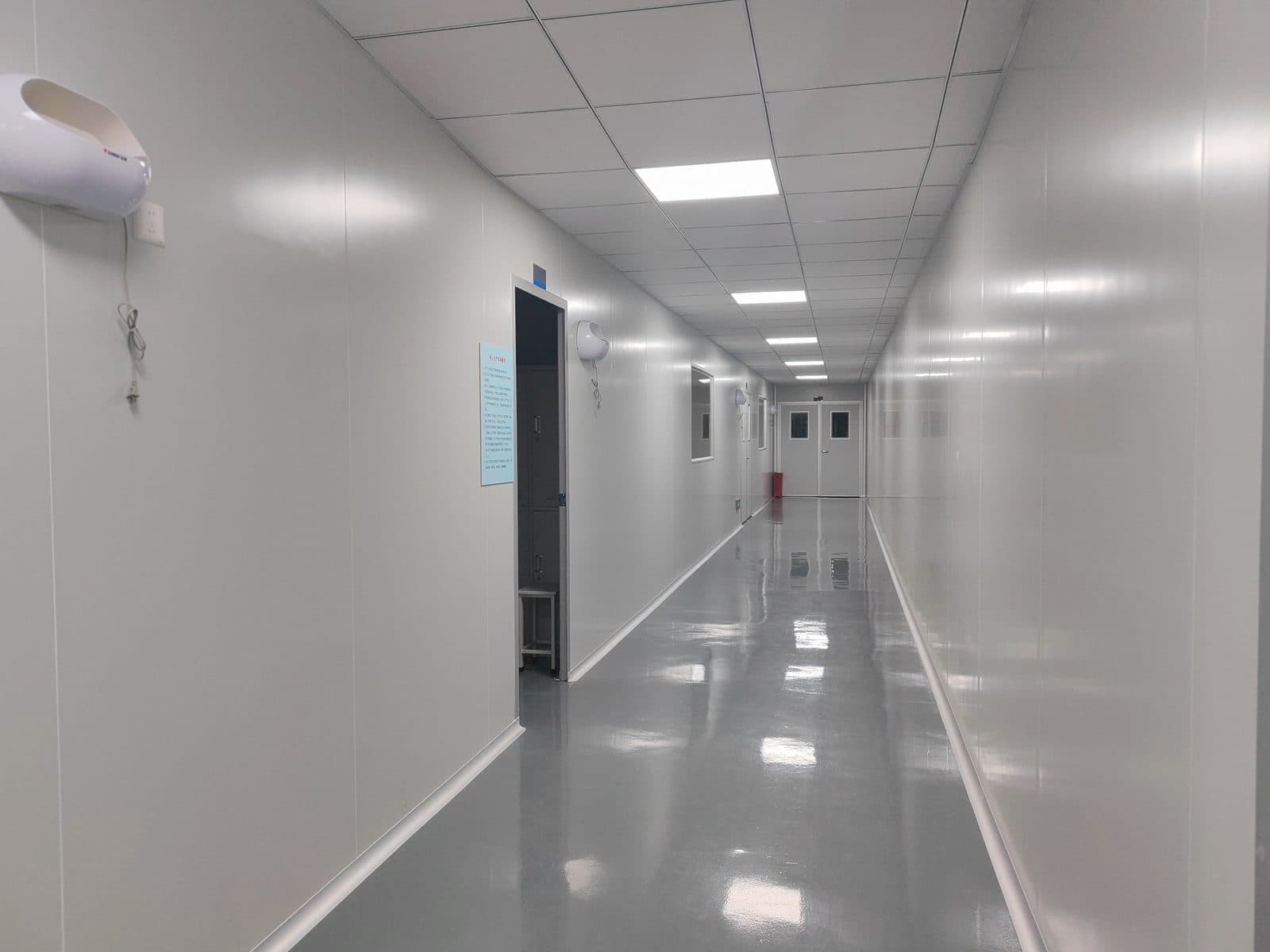 Clean, controlled corridor inside SiLeap's Panyu baby nasal aspirator production facility